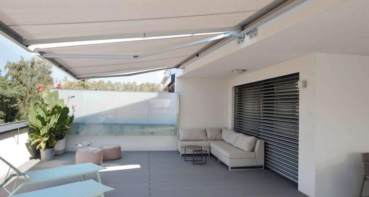 Hella Cleo 5530 awning